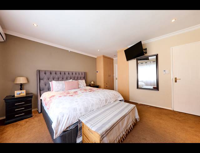 3 BEDROOM SIMPLEX SOLD IN HALFWAY GARDENS